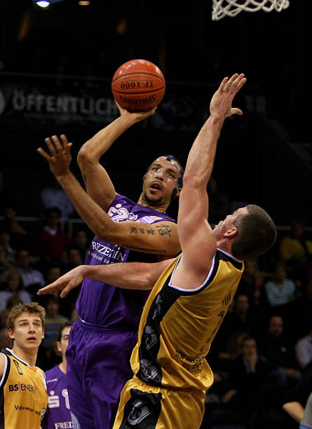 较大的球员 较大的球员