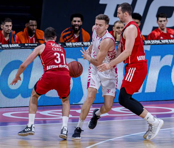 在深圳主场 在深圳主场