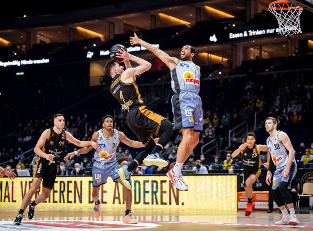 以在比赛期 以在比赛期